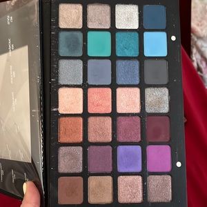 Natasha Denona. Slightly used in excellent condition Bought in December 2021.